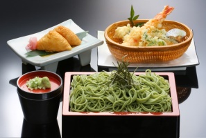 定食の他うどんやそばのセット等充実のランチメニュー。